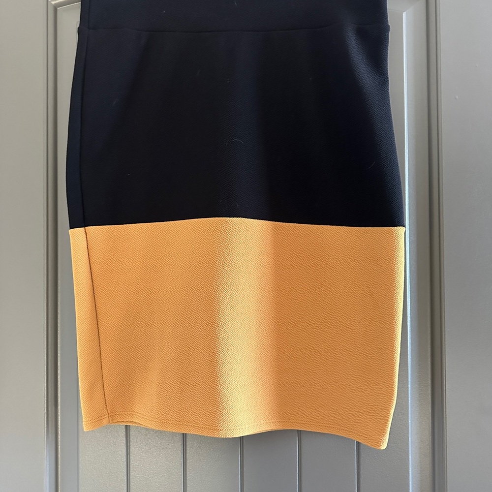 LuLaRoe Black and Gold Pencil Skirt